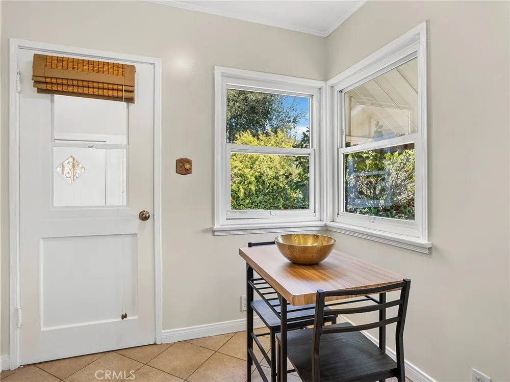 524 S Bel Aire Drive Burbank, CA 91501