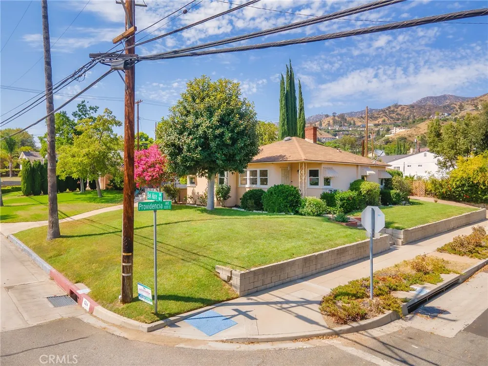 524 S Bel Aire Drive Burbank, CA 91501
