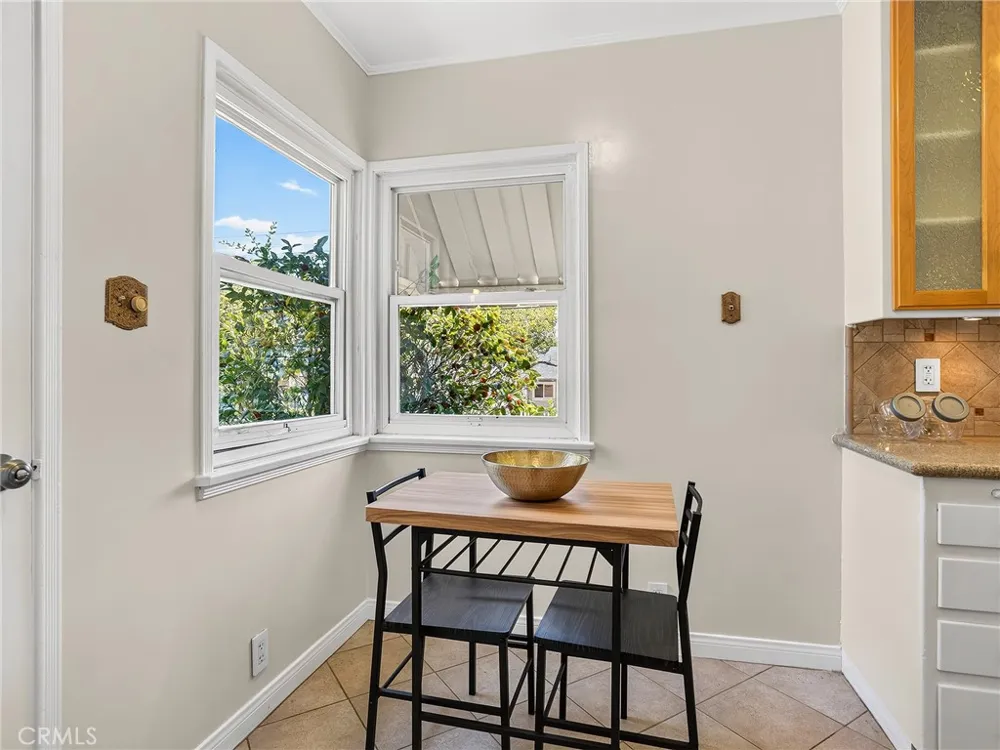 524 S Bel Aire Drive Burbank, CA 91501