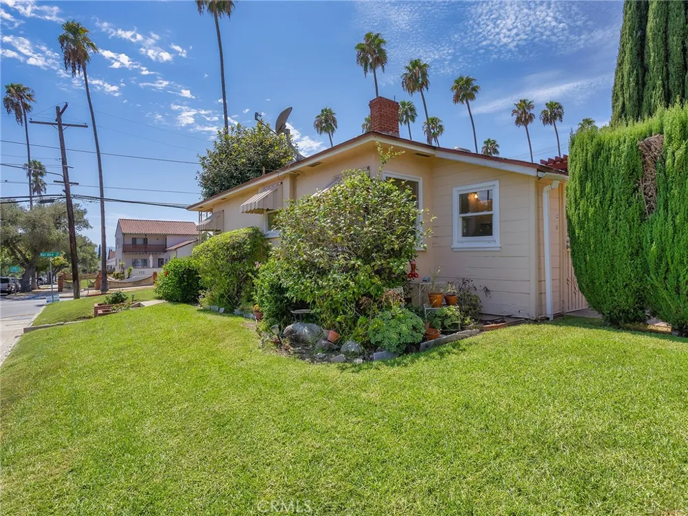 524 S Bel Aire Drive Burbank, CA 91501