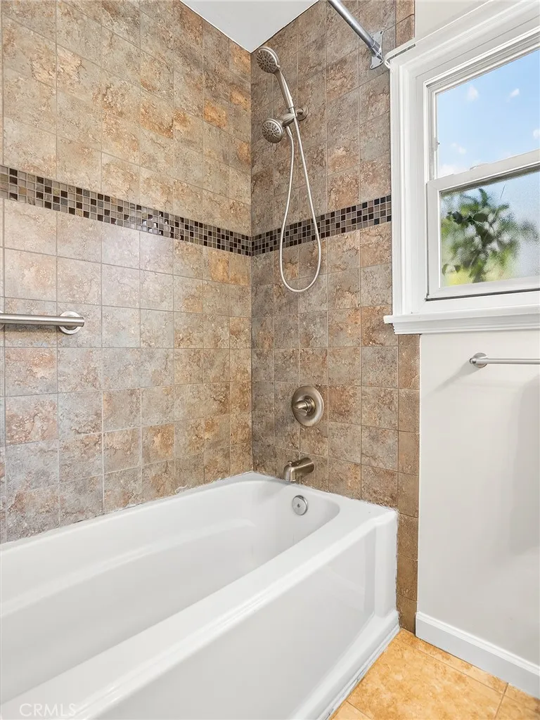 524 S Bel Aire Drive Burbank, CA 91501