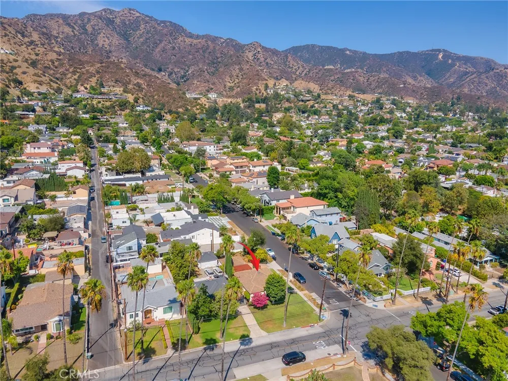 524 S Bel Aire Drive Burbank, CA 91501