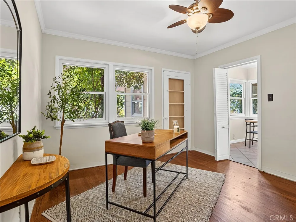 524 S Bel Aire Drive Burbank, CA 91501