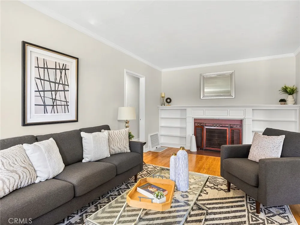 524 S Bel Aire Drive Burbank, CA 91501