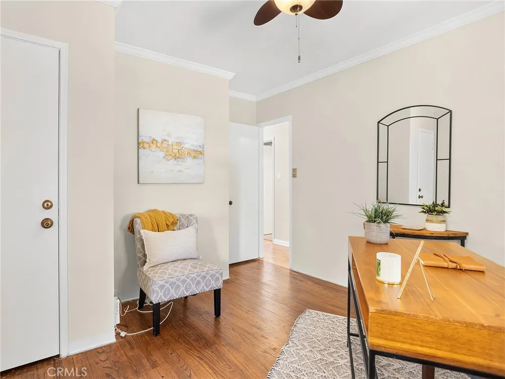 524 S Bel Aire Drive Burbank, CA 91501