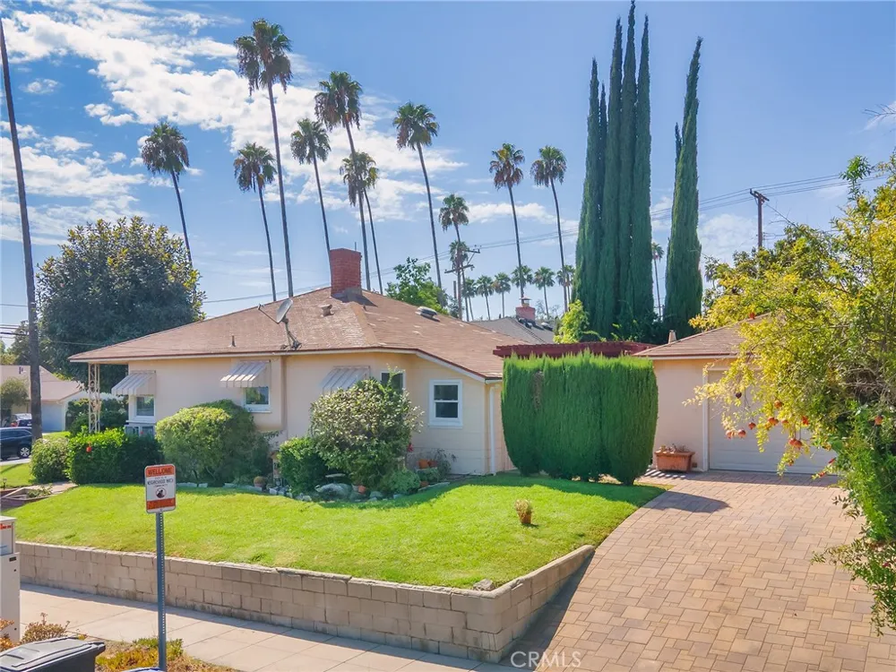 524 S Bel Aire Drive Burbank, CA 91501