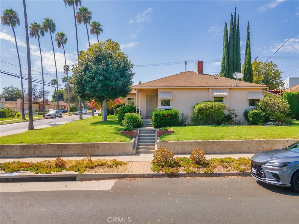 524 S Bel Aire Drive Burbank, CA 91501