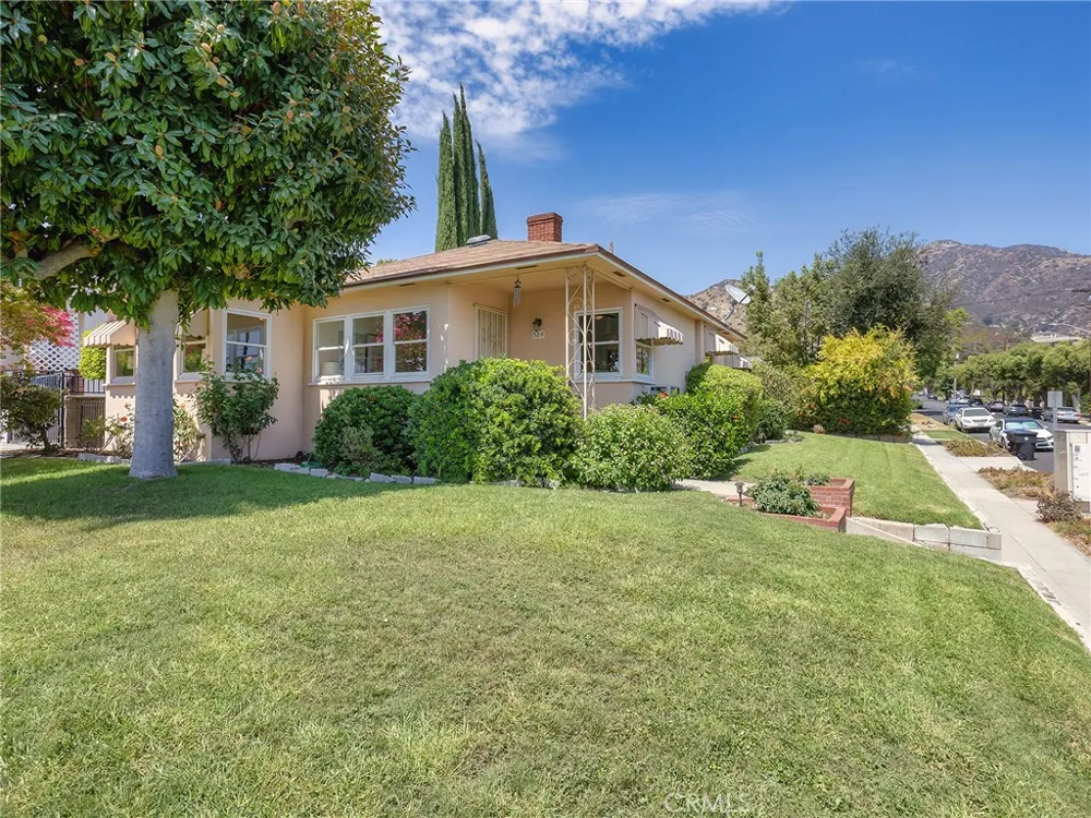 524 S Bel Aire Drive Burbank, CA 91501