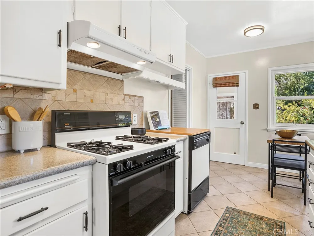 524 S Bel Aire Drive Burbank, CA 91501