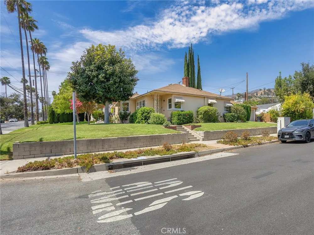 524 S Bel Aire Drive Burbank, CA 91501