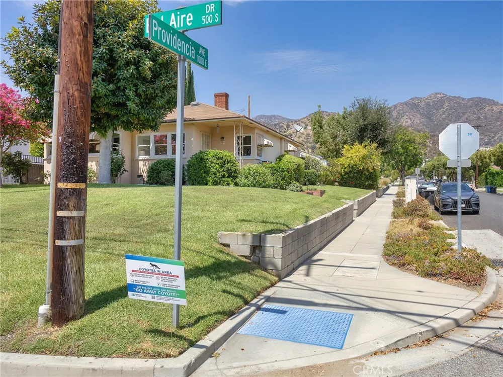 524 S Bel Aire Drive Burbank, CA 91501