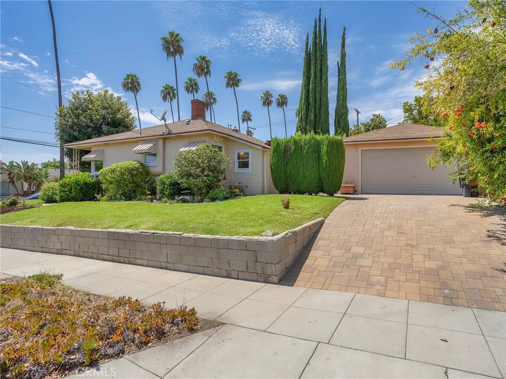524 S Bel Aire Drive Burbank, CA 91501
