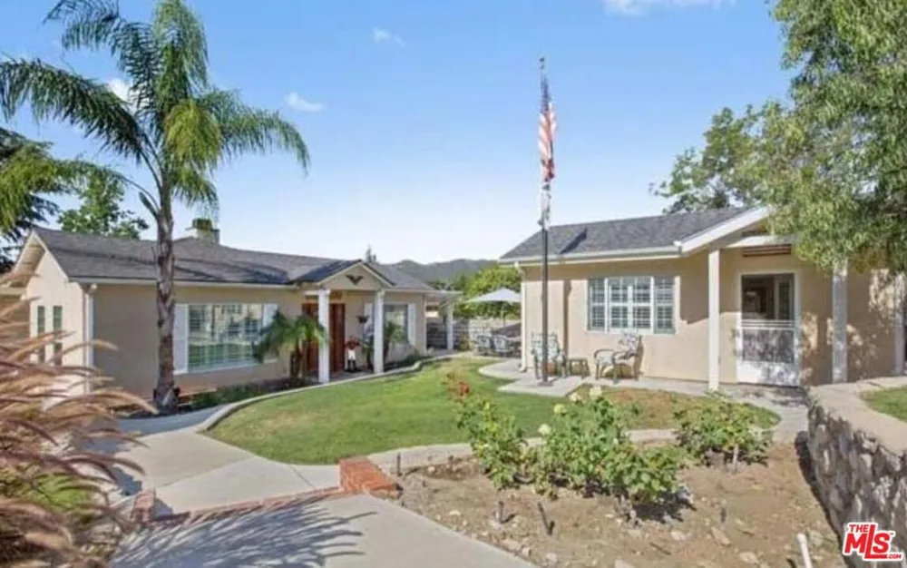 2340 Caldero Montrose, CA 91020