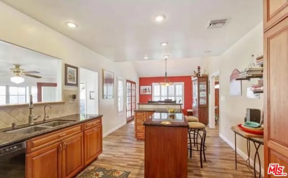 2340 Caldero Montrose, CA 91020