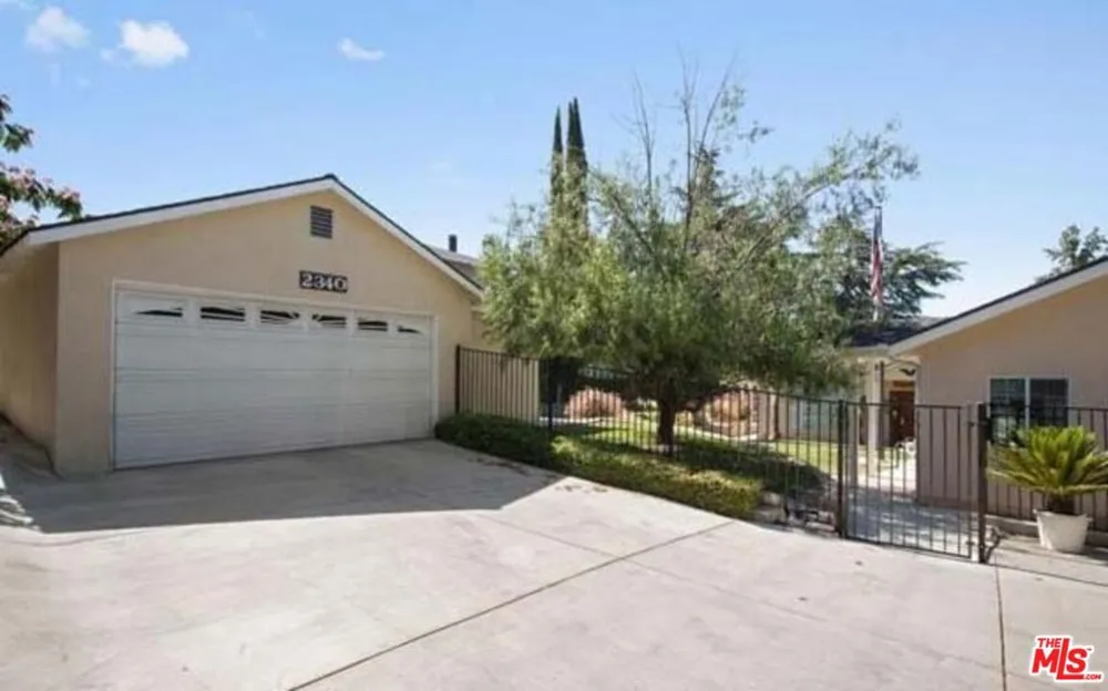 2340 Caldero Montrose, CA 91020