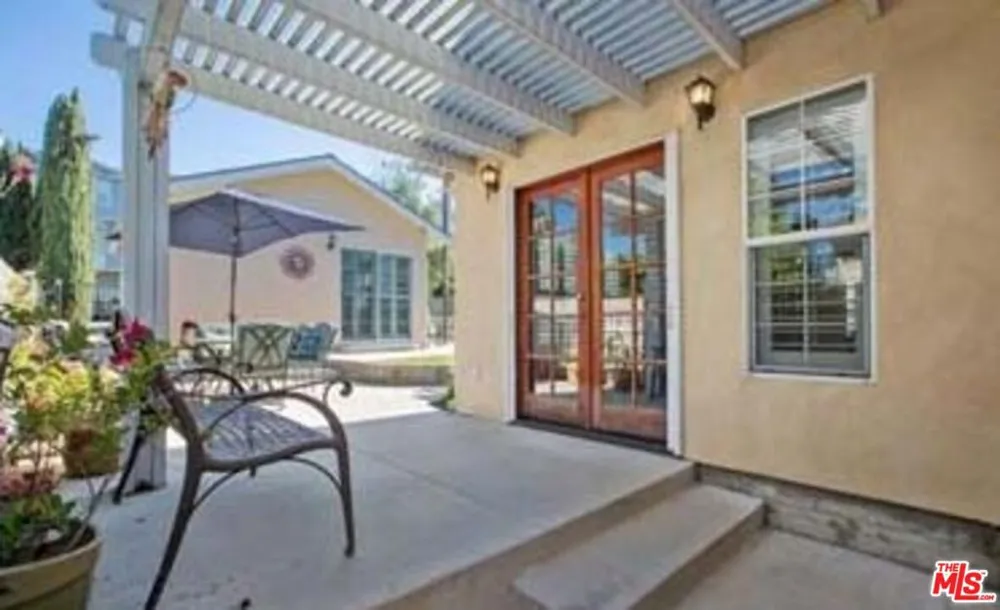 2340 Caldero Montrose, CA 91020