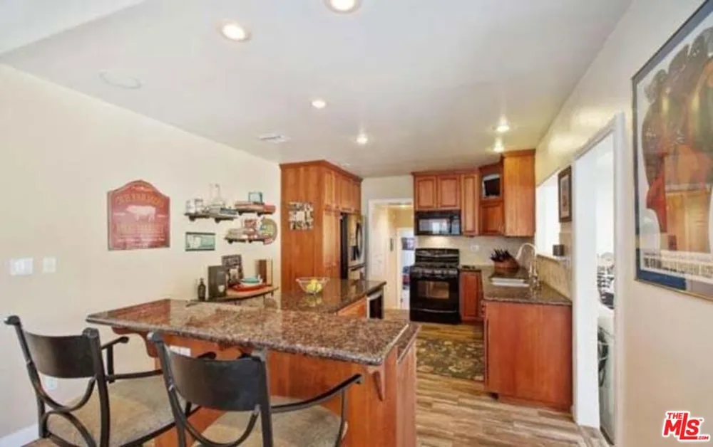 2340 Caldero Montrose, CA 91020