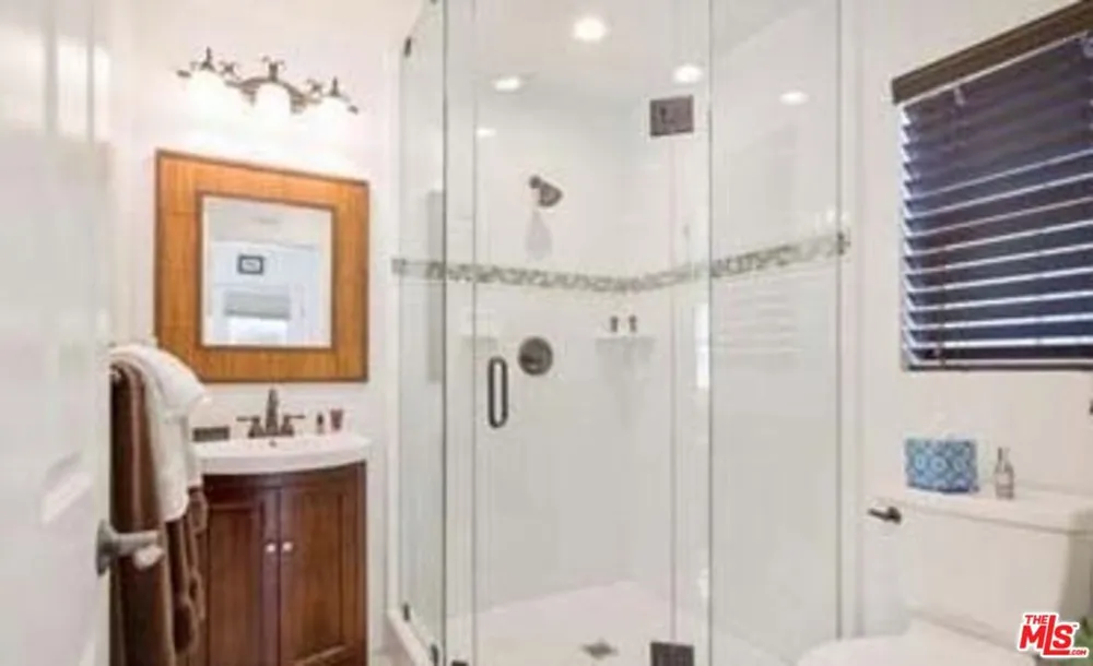 2340 Caldero Montrose, CA 91020