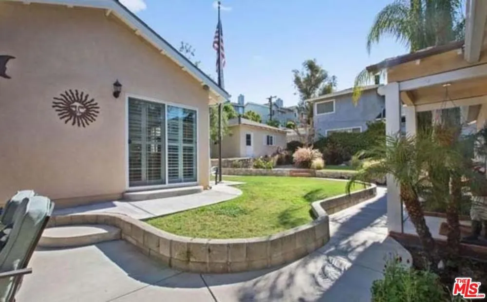 2340 Caldero Montrose, CA 91020