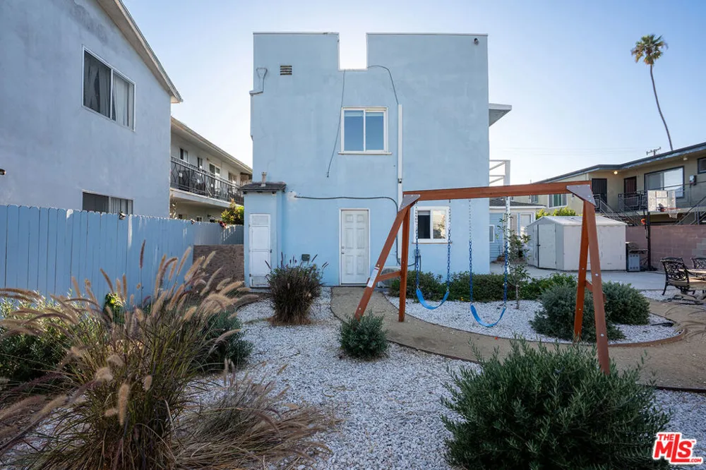 530 Almond Avenue Long Beach, CA 90802
