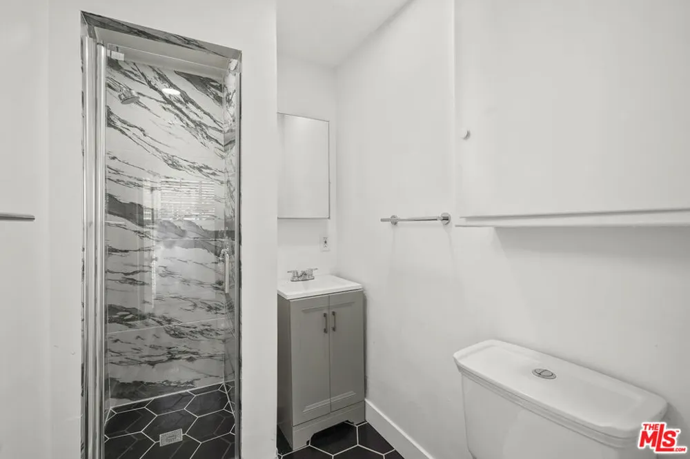 530 Almond Avenue Long Beach, CA 90802