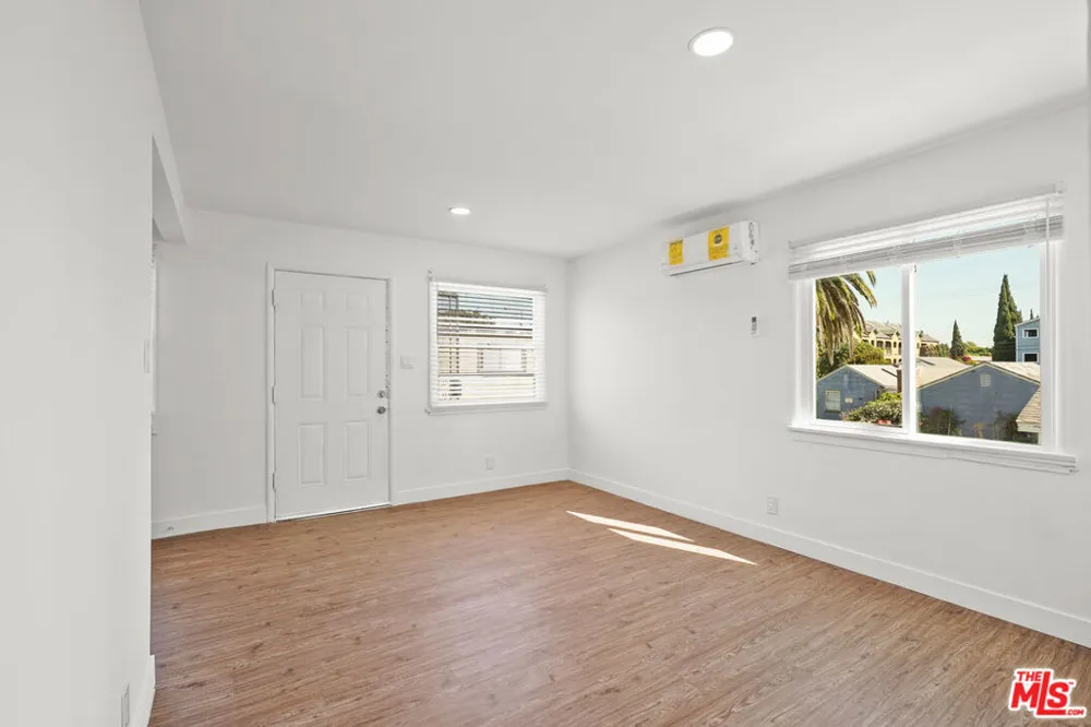 530 Almond Avenue Long Beach, CA 90802