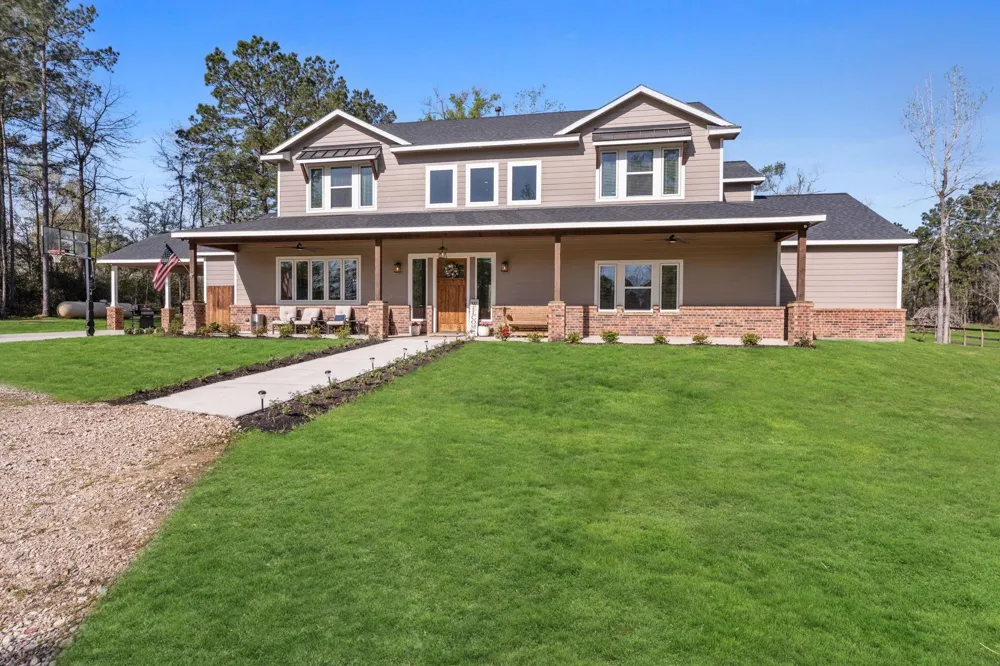 214 Fm-1097 E New Waverly, TX 77358