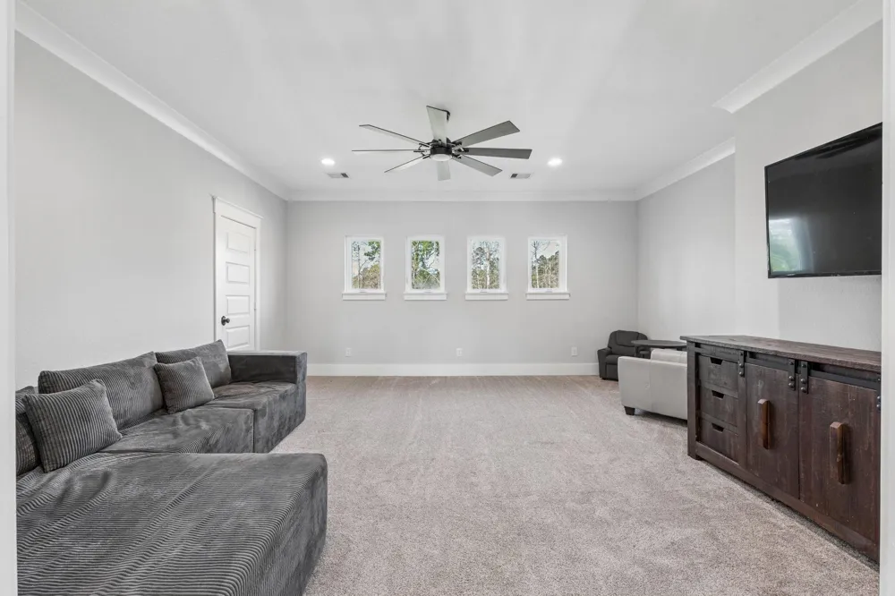 214 Fm-1097 E New Waverly, TX 77358