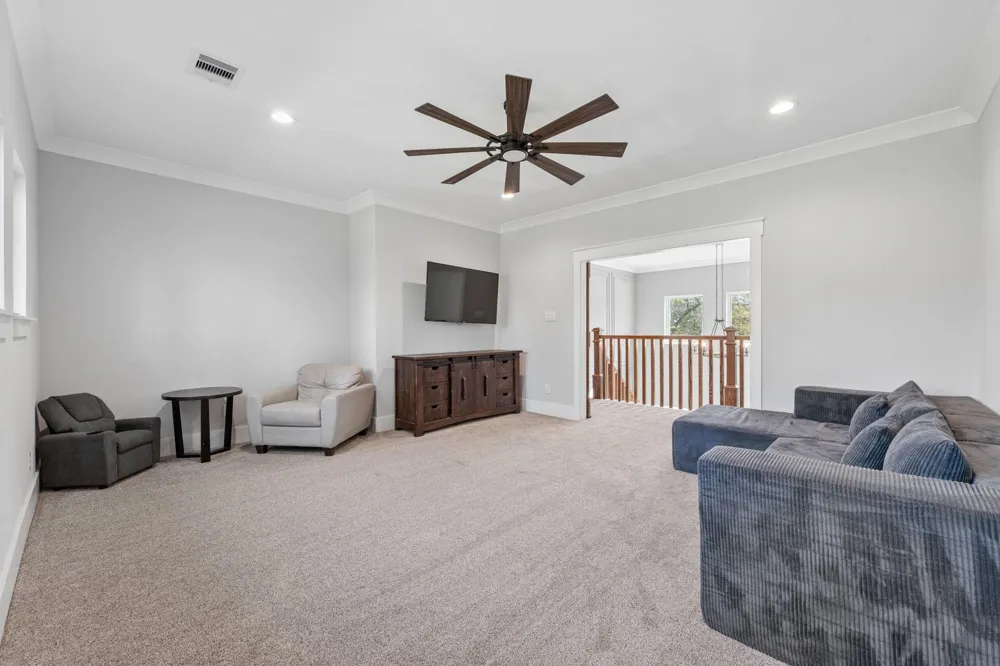 214 Fm-1097 E New Waverly, TX 77358