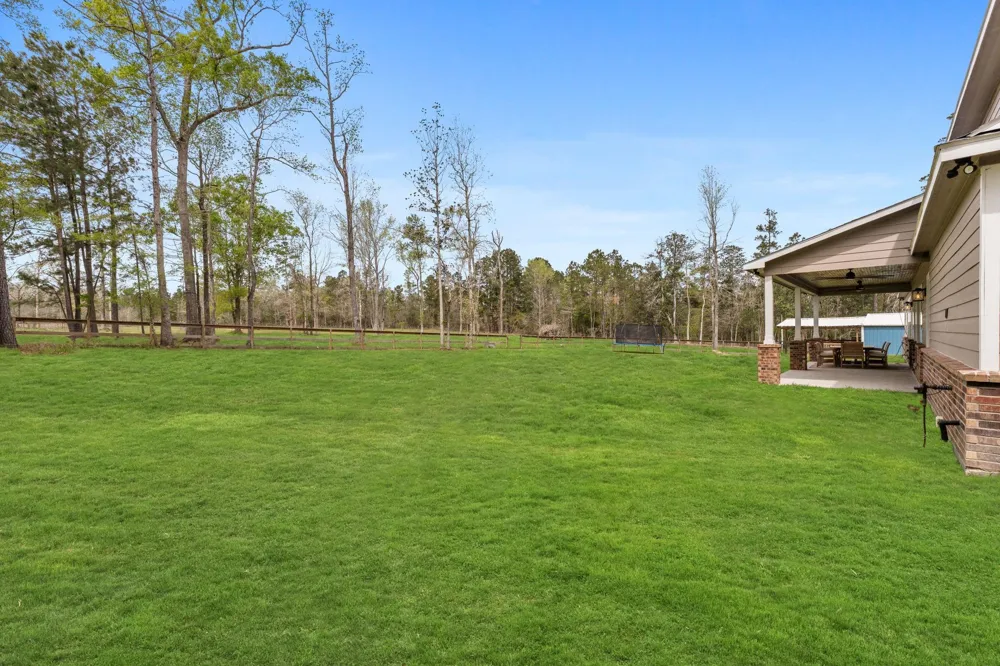 214 Fm-1097 E New Waverly, TX 77358