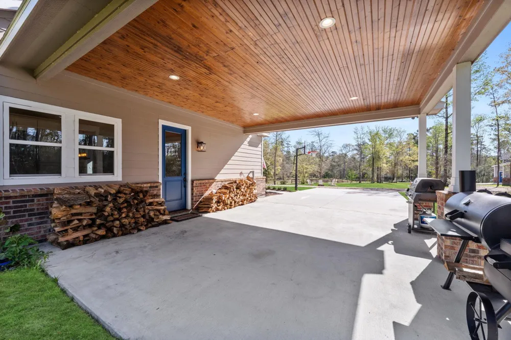 214 Fm-1097 E New Waverly, TX 77358