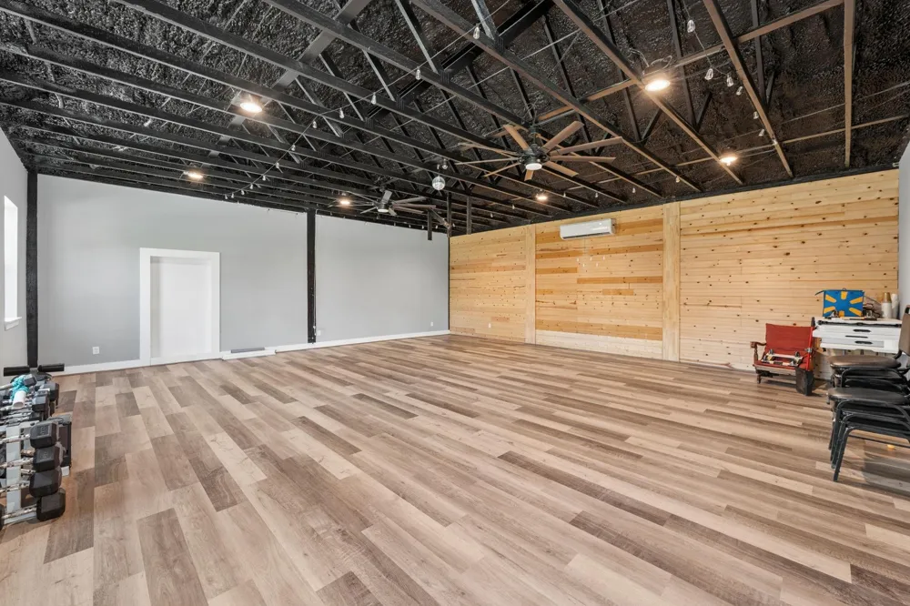 214 Fm-1097 E New Waverly, TX 77358