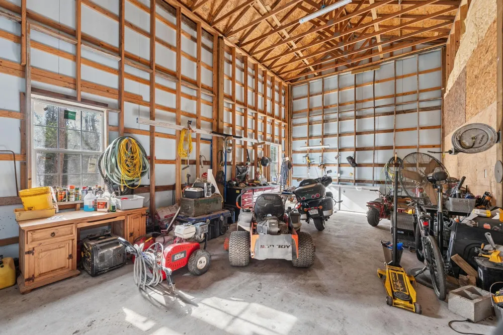 214 Fm-1097 E New Waverly, TX 77358