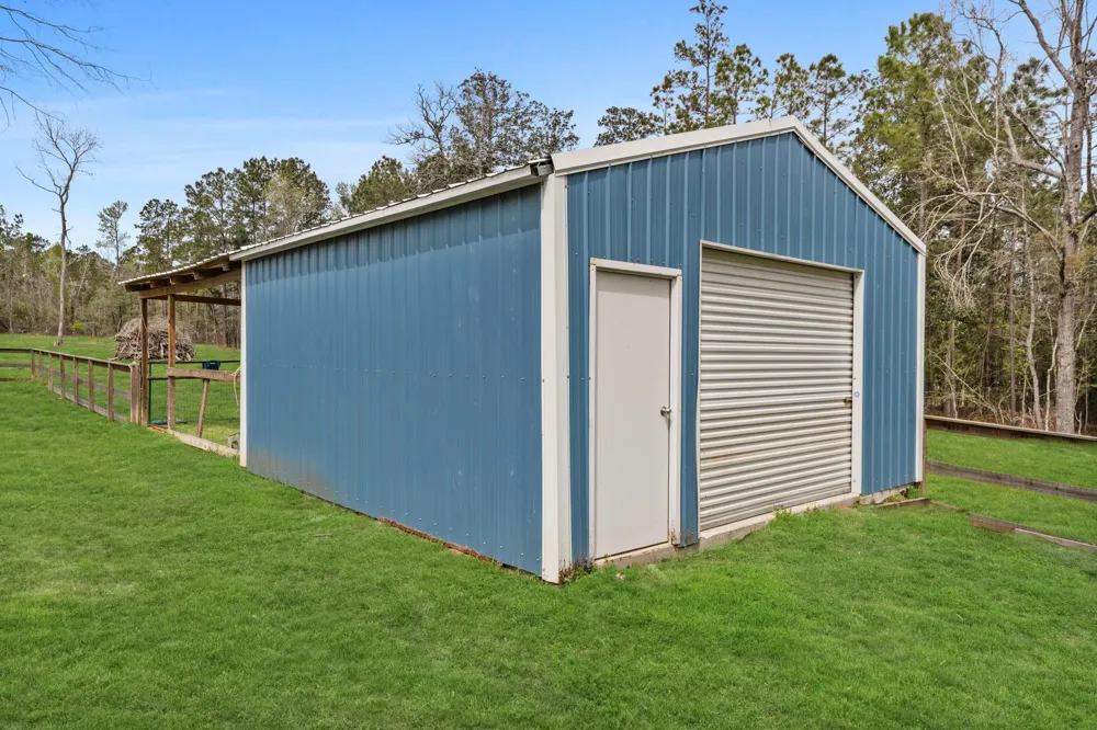 214 Fm-1097 E New Waverly, TX 77358