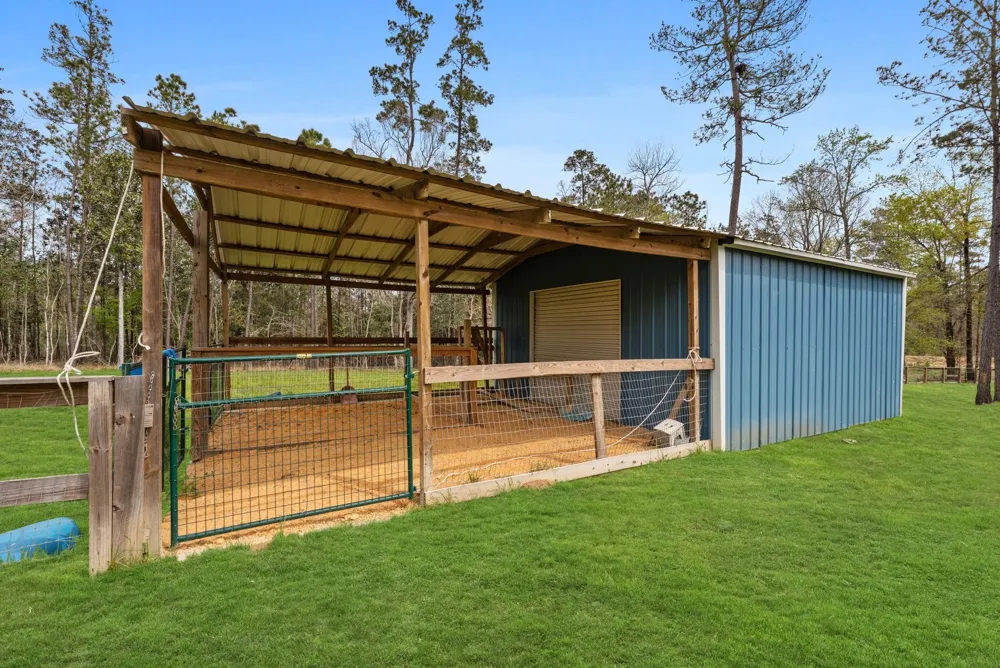 214 Fm-1097 E New Waverly, TX 77358