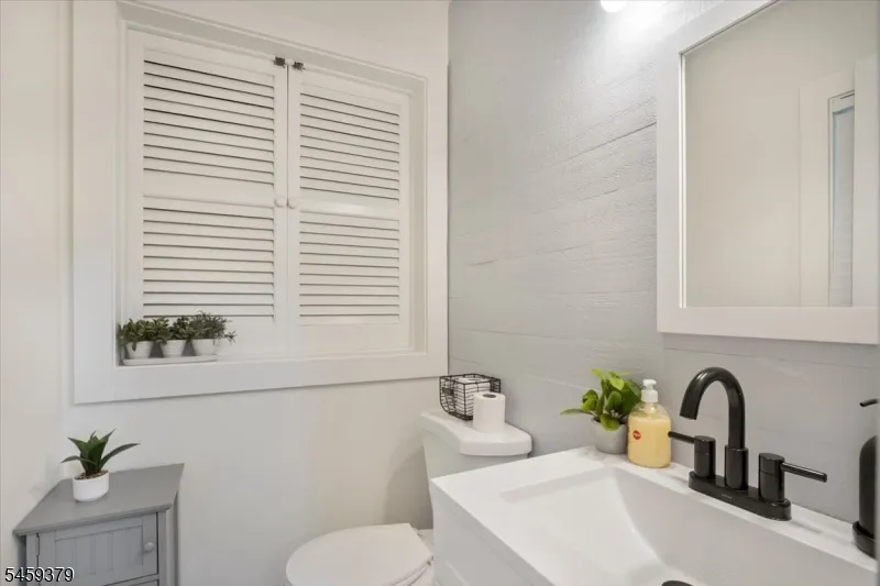 53 Sylvan Ter Wayne, NJ 07470