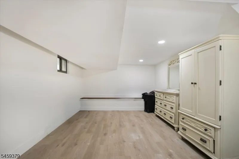 53 Sylvan Ter Wayne, NJ 07470
