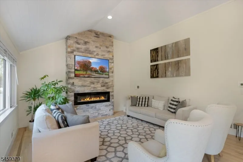53 Sylvan Ter Wayne, NJ 07470