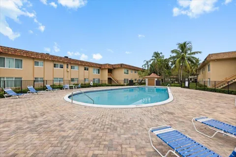 2531 NW 39th Terrace #202