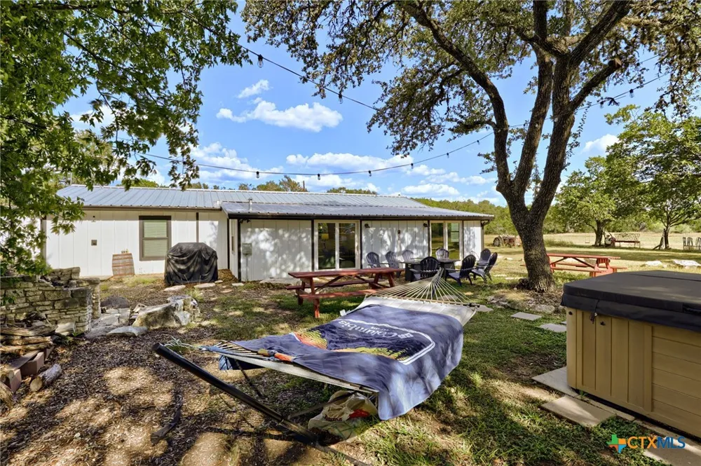 891 Lost Creek Wimberley, TX 78676