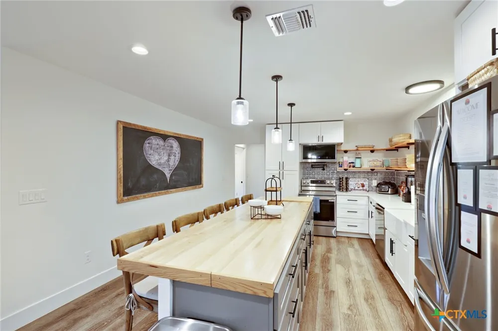 891 Lost Creek Wimberley, TX 78676
