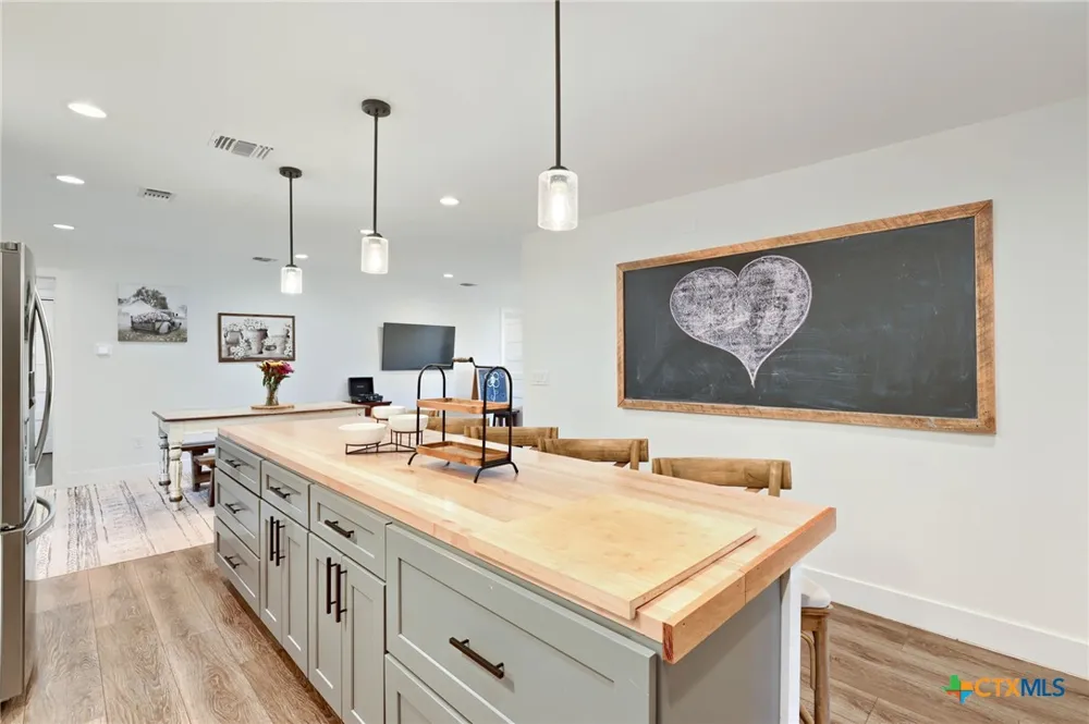 891 Lost Creek Wimberley, TX 78676