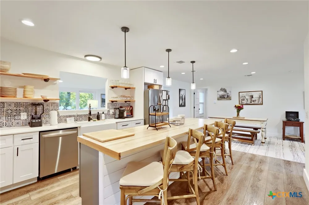 891 Lost Creek Wimberley, TX 78676
