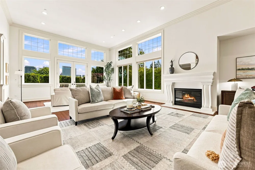 9671 Evergreen Drive Bellevue, WA 98004