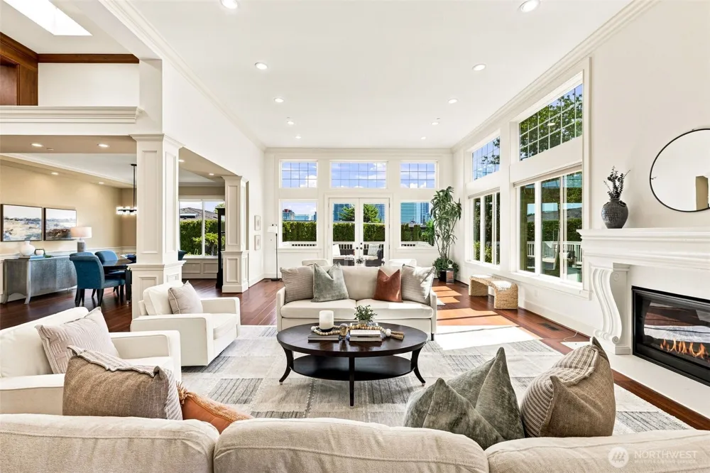 9671 Evergreen Drive Bellevue, WA 98004