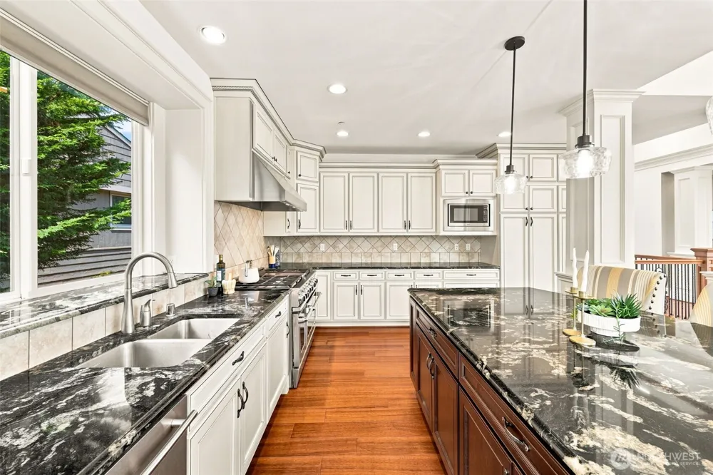 9671 Evergreen Drive Bellevue, WA 98004