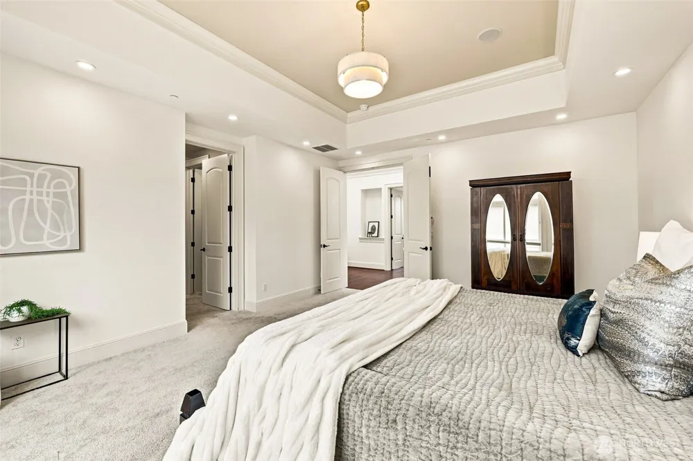 9671 Evergreen Drive Bellevue, WA 98004