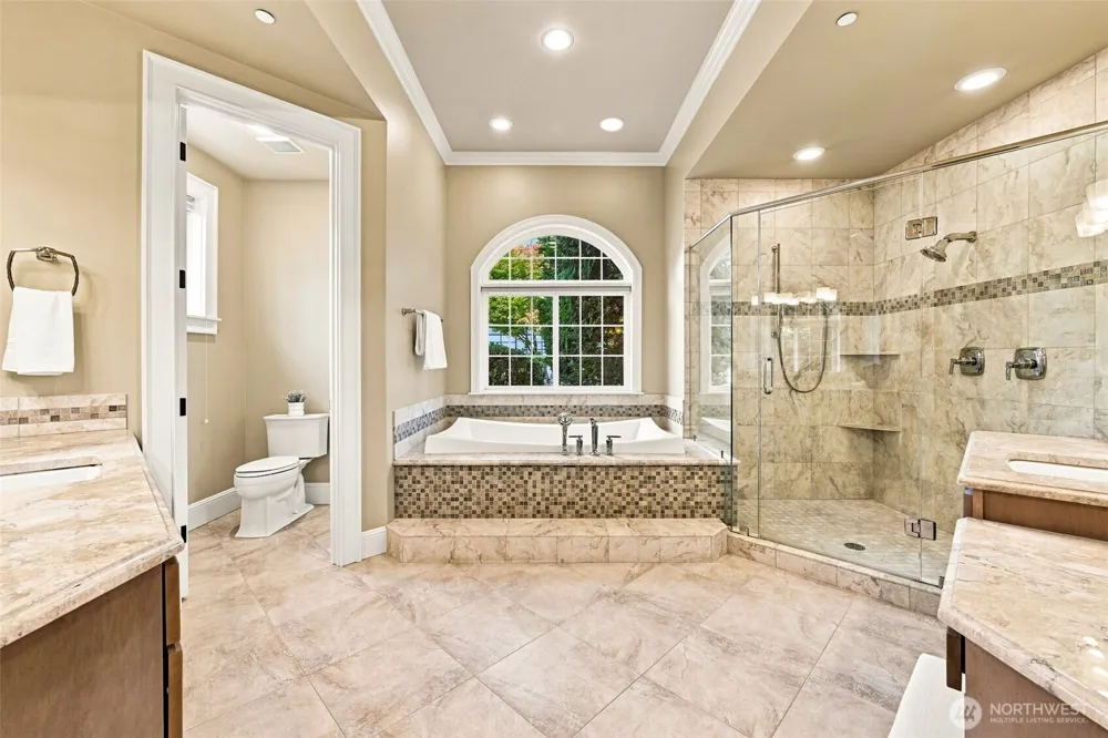 9671 Evergreen Drive Bellevue, WA 98004