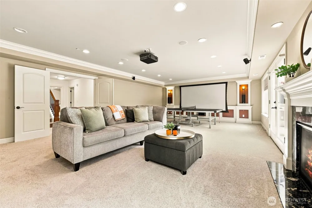 9671 Evergreen Drive Bellevue, WA 98004