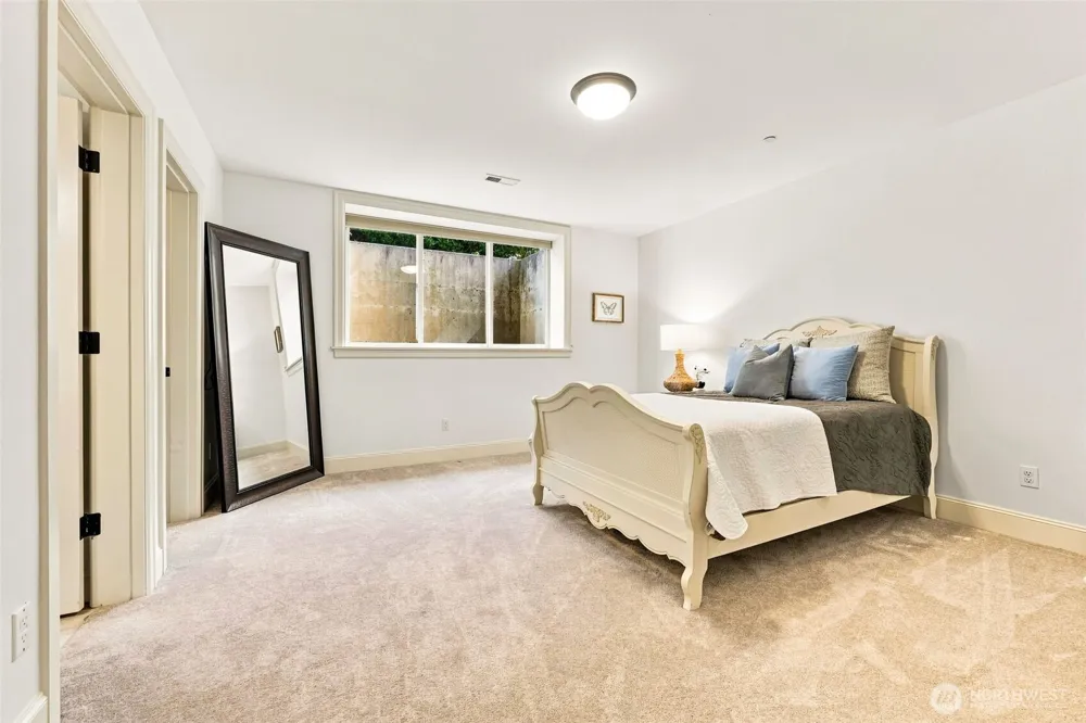 9671 Evergreen Drive Bellevue, WA 98004